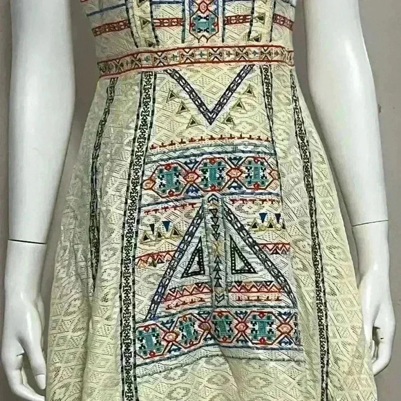 Champagne & Strawberry Sleeveless Embroidered Ivory Dress Size Medium - Picture 8 of 14